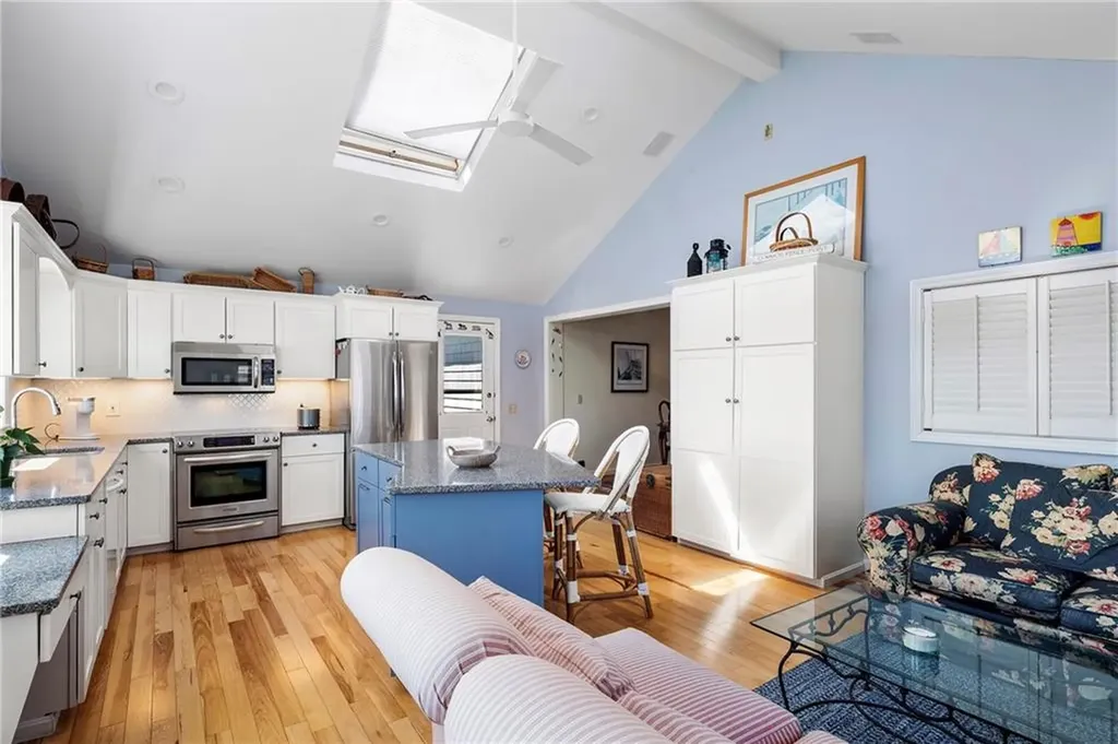 31 Narragansett Boulevard Portsmouth RI 02871