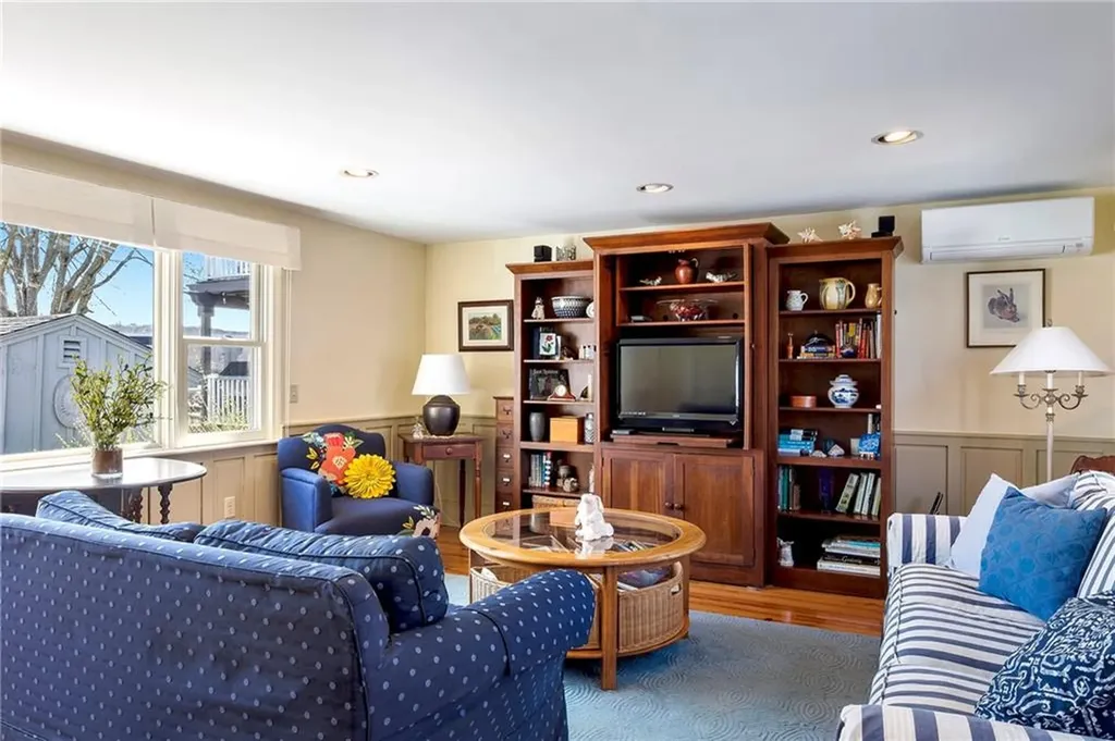 31 Narragansett Boulevard Portsmouth RI 02871