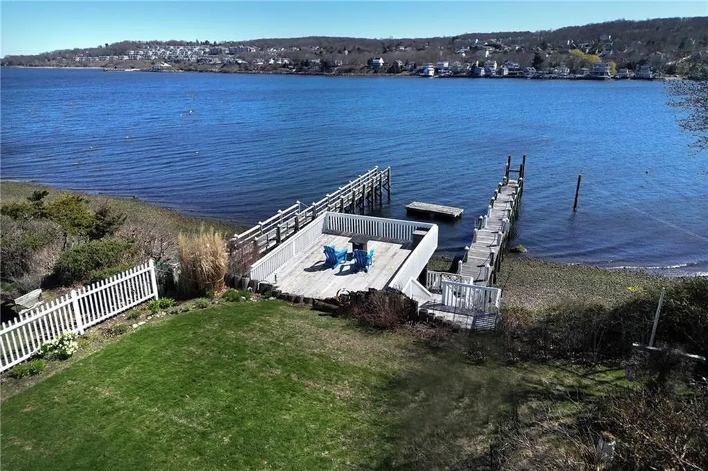 31 Narragansett Boulevard Portsmouth RI 02871