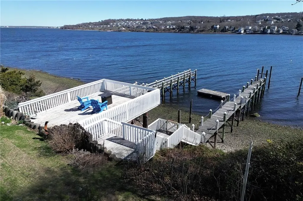 31 Narragansett Boulevard Portsmouth RI 02871