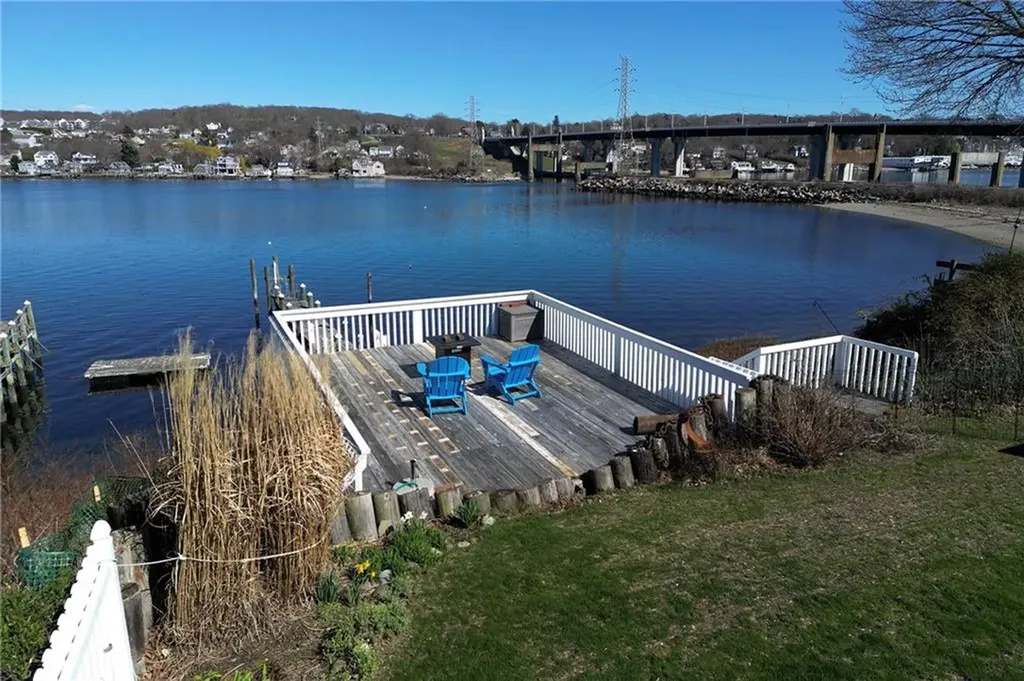 31 Narragansett Boulevard Portsmouth RI 02871