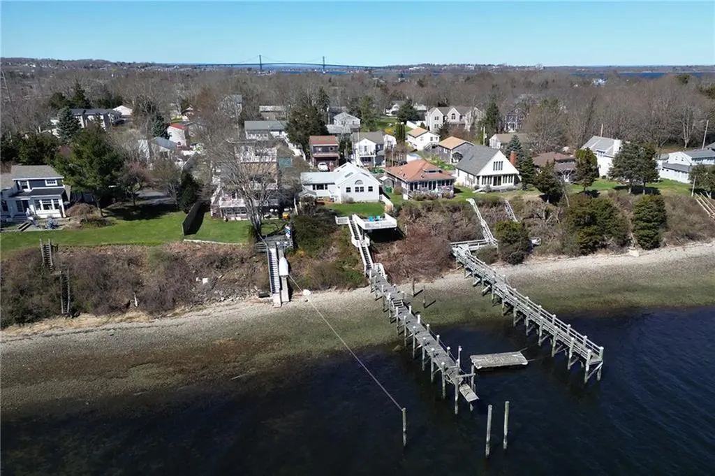 31 Narragansett Boulevard Portsmouth RI 02871
