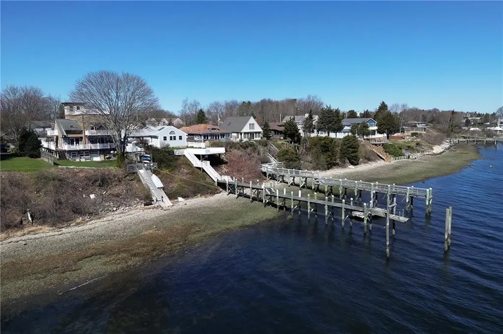 31 Narragansett Boulevard Portsmouth RI 02871