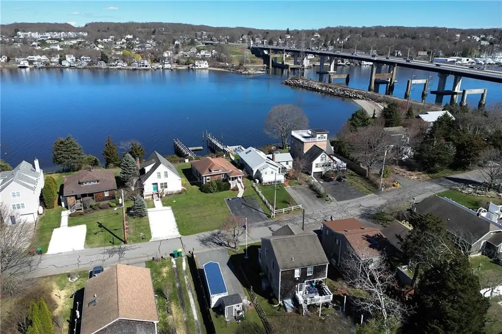 31 Narragansett Boulevard Portsmouth RI 02871