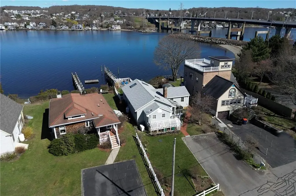 31 Narragansett Boulevard Portsmouth RI 02871