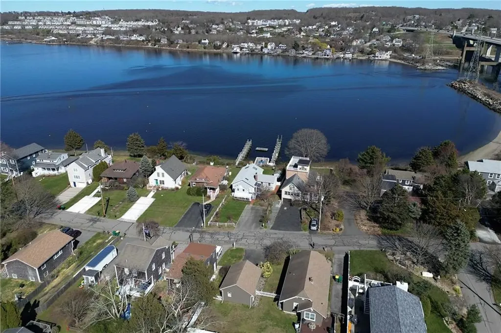 31 Narragansett Boulevard Portsmouth RI 02871