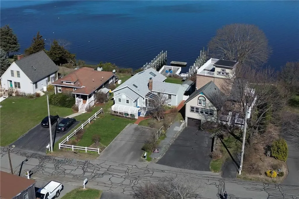 31 Narragansett Boulevard Portsmouth RI 02871
