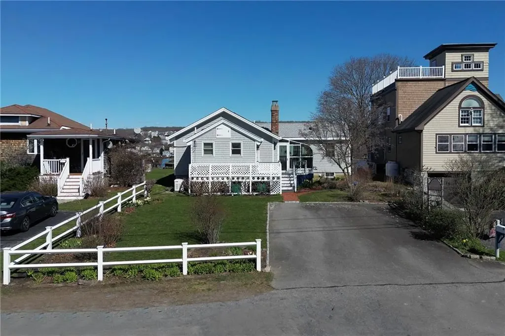 31 Narragansett Boulevard Portsmouth RI 02871
