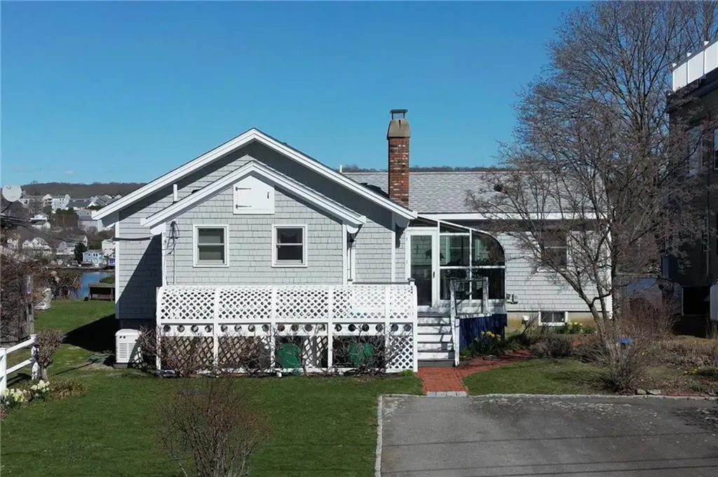 31 Narragansett Boulevard Portsmouth RI 02871