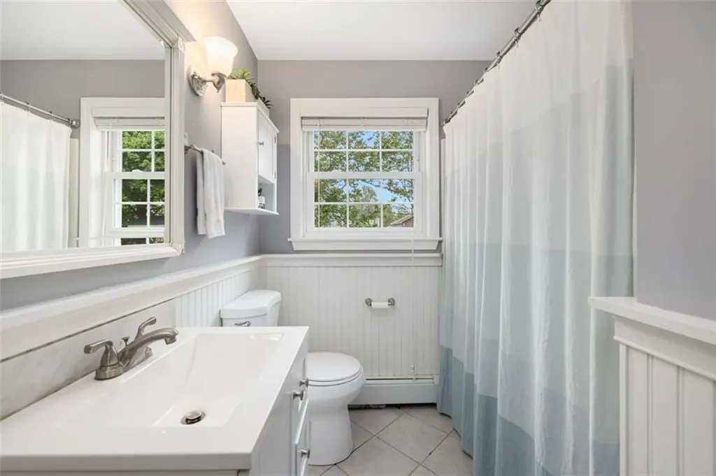 83 Myrtle Avenue Warwick RI 02886