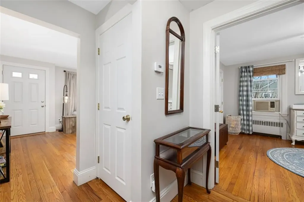 83 Myrtle Avenue Warwick RI 02886