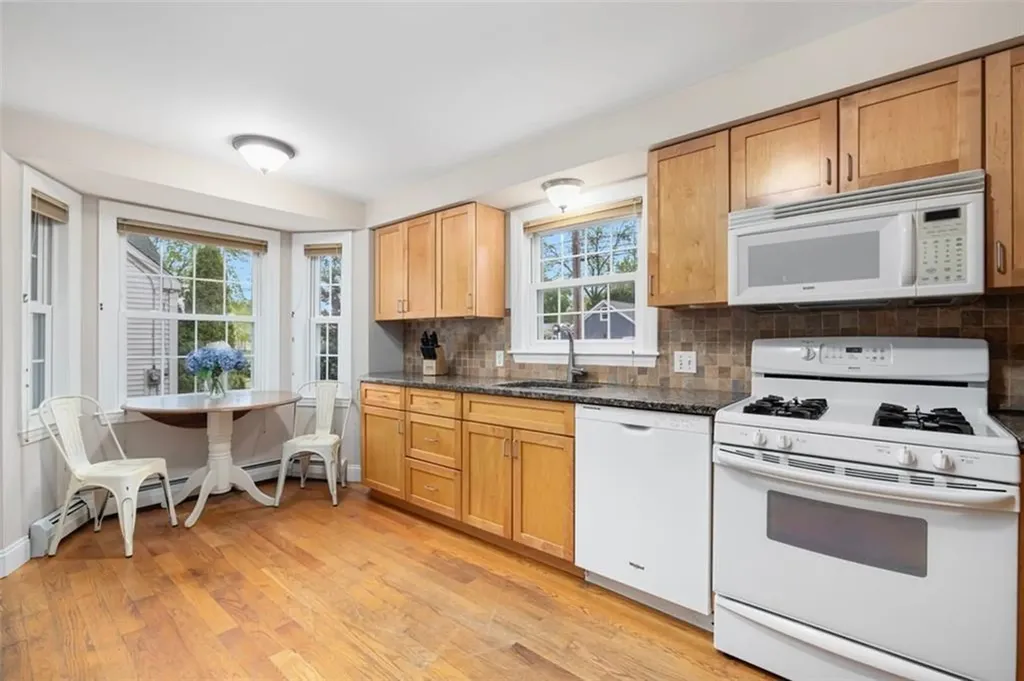 83 Myrtle Avenue Warwick RI 02886
