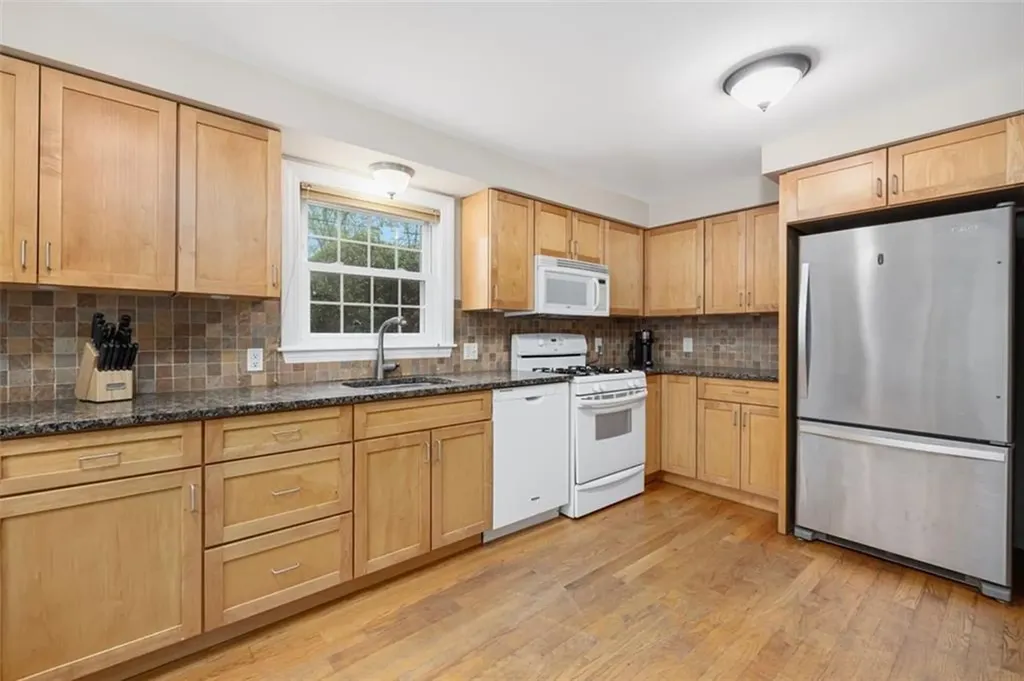 83 Myrtle Avenue Warwick RI 02886