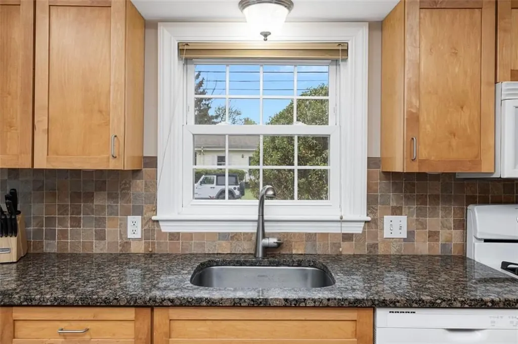83 Myrtle Avenue Warwick RI 02886