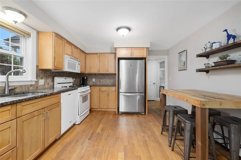 83 Myrtle Avenue Warwick RI 02886