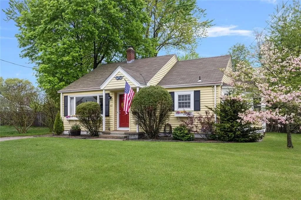 83 Myrtle Avenue Warwick RI 02886
