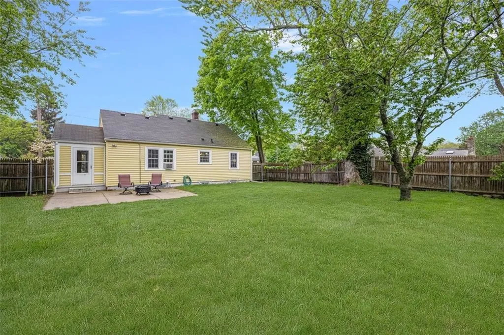 83 Myrtle Avenue Warwick RI 02886
