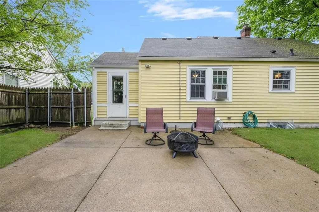 83 Myrtle Avenue Warwick RI 02886