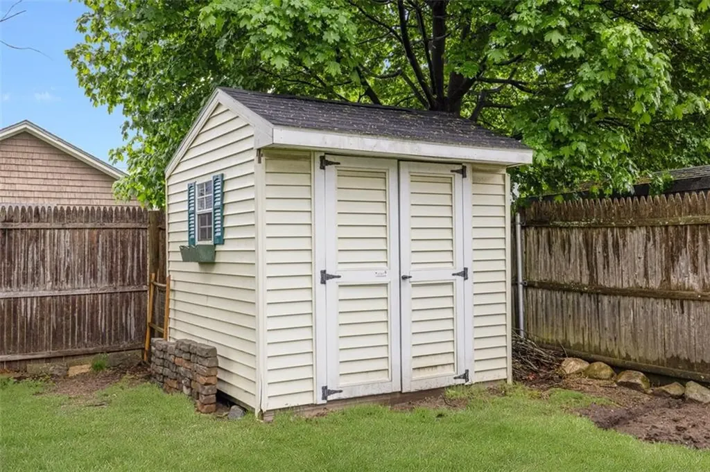 83 Myrtle Avenue Warwick RI 02886