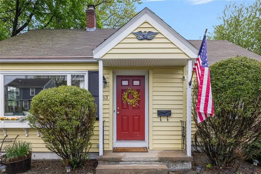 83 Myrtle Avenue Warwick RI 02886