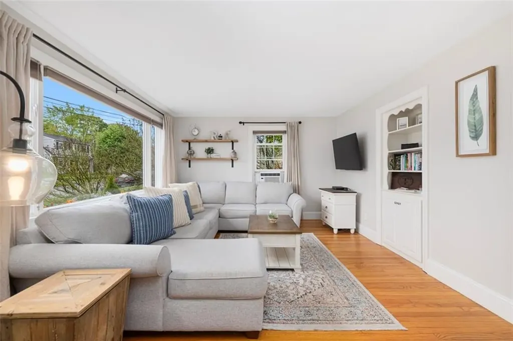 83 Myrtle Avenue Warwick RI 02886