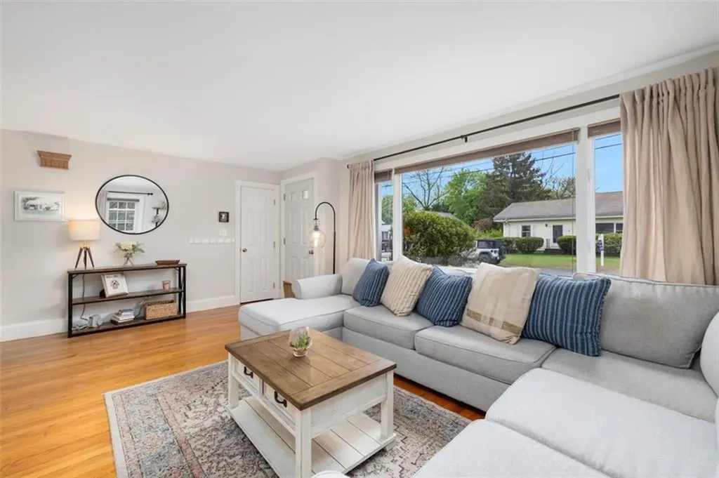 83 Myrtle Avenue Warwick RI 02886