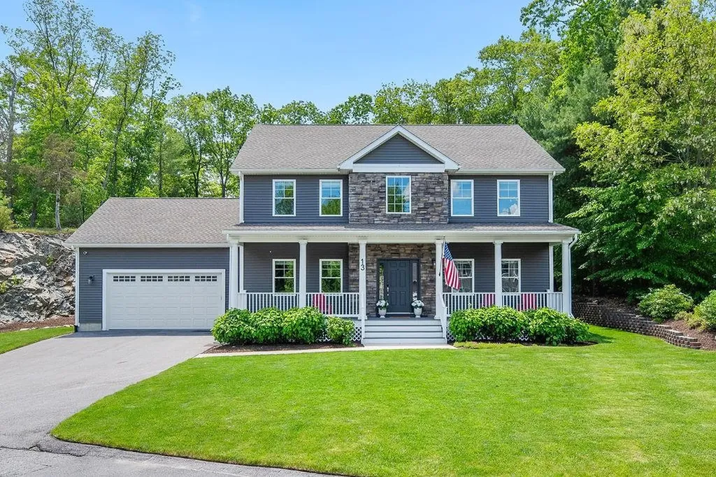 13 Vincent Way Cumberland RI 02864
