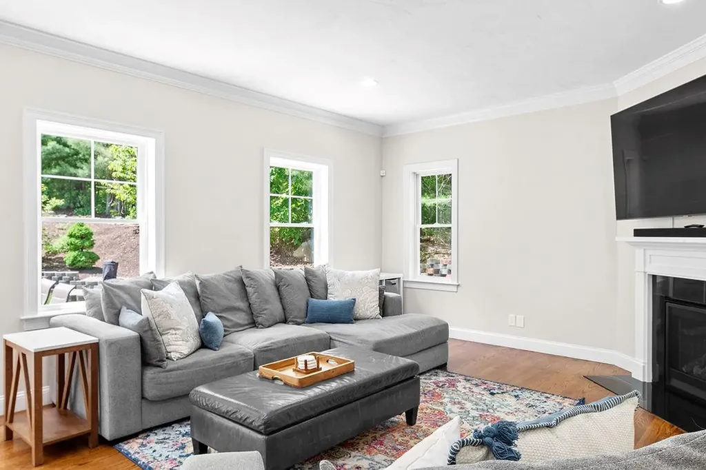 13 Vincent Way Cumberland RI 02864