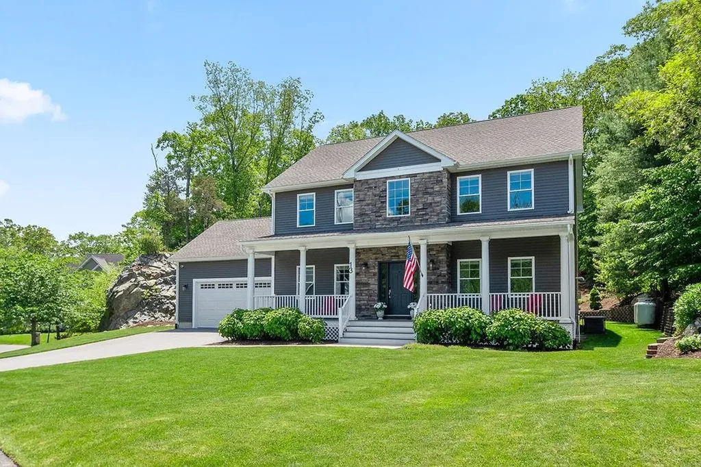 13 Vincent Way Cumberland RI 02864