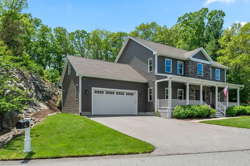 13 Vincent Way Cumberland RI 02864