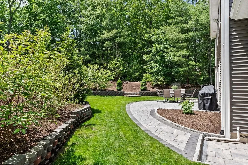 13 Vincent Way Cumberland RI 02864