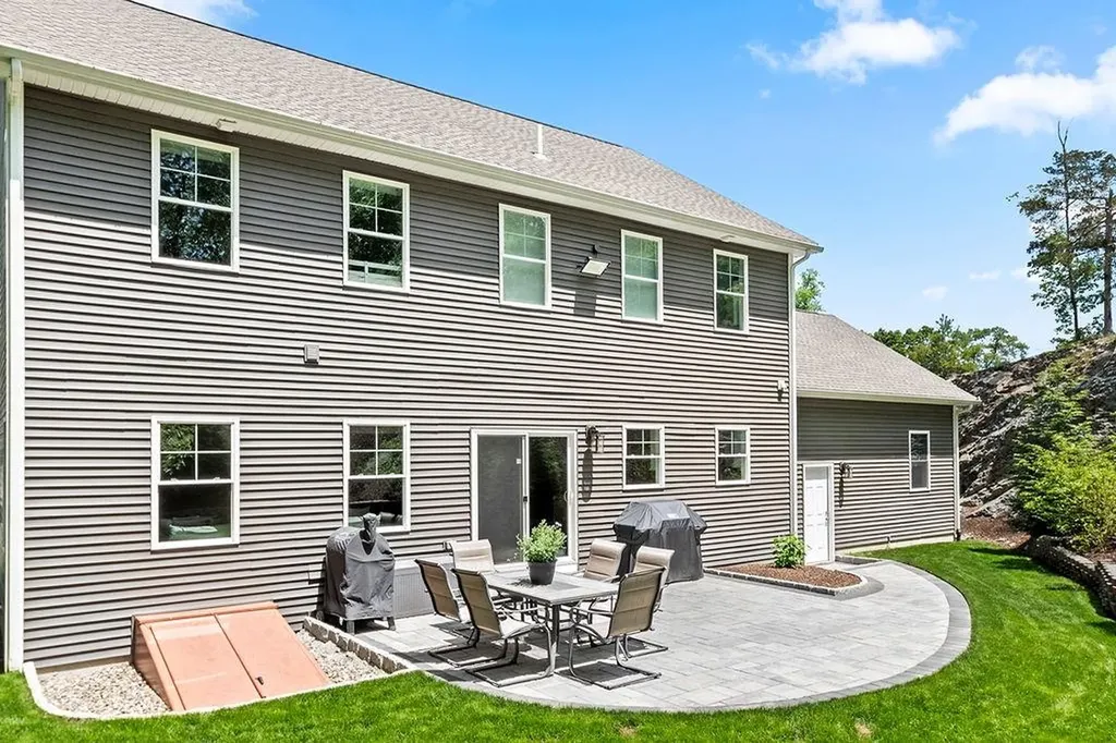 13 Vincent Way Cumberland RI 02864