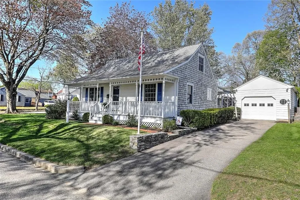 32 Glengrove Avenue Cranston RI 02910