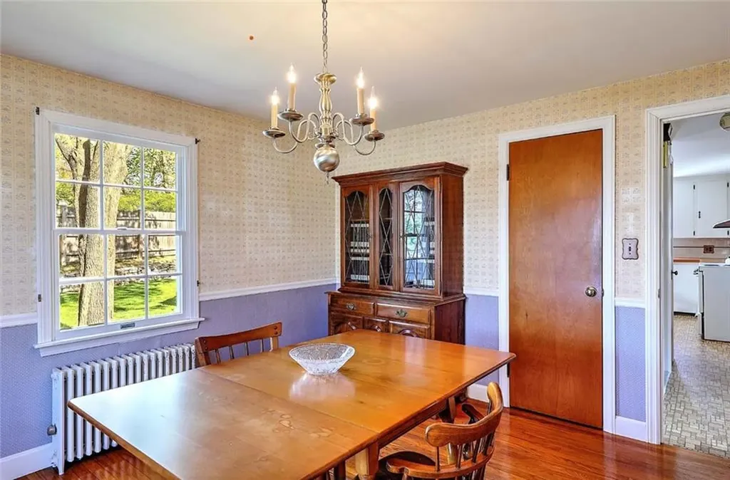 32 Glengrove Avenue Cranston RI 02910