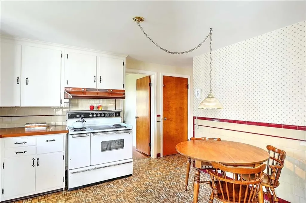 32 Glengrove Avenue Cranston RI 02910
