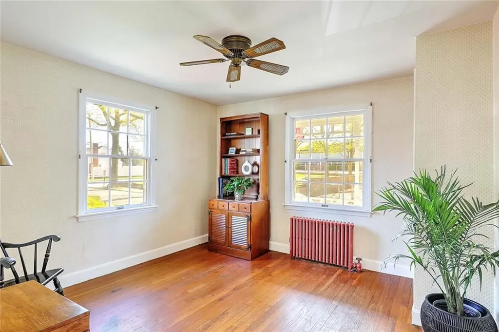 32 Glengrove Avenue Cranston RI 02910