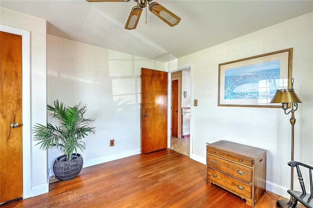 32 Glengrove Avenue Cranston RI 02910