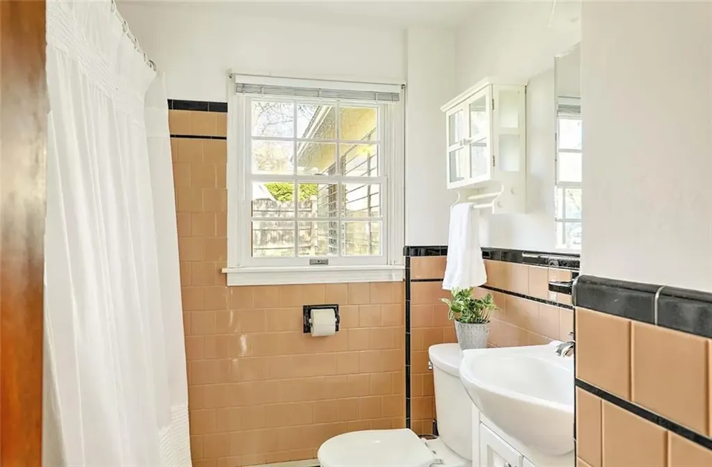 32 Glengrove Avenue Cranston RI 02910