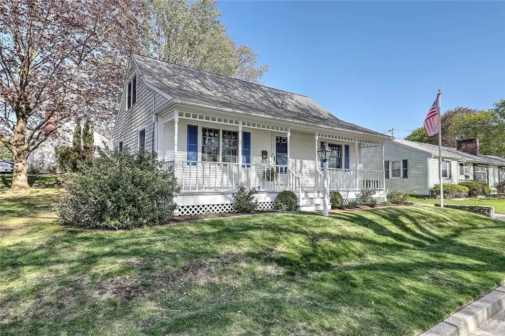32 Glengrove Avenue Cranston RI 02910