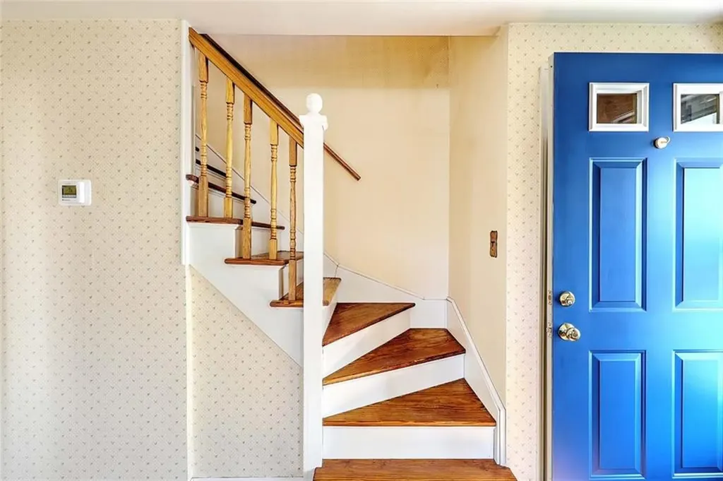 32 Glengrove Avenue Cranston RI 02910