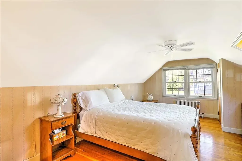 32 Glengrove Avenue Cranston RI 02910