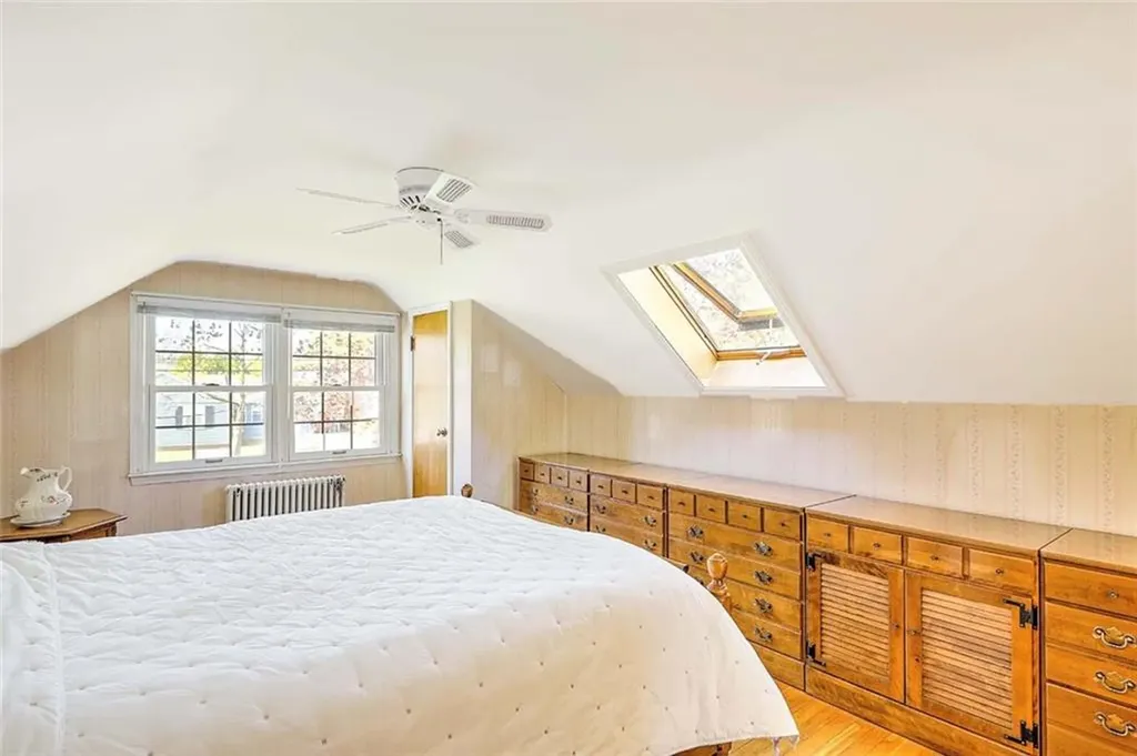 32 Glengrove Avenue Cranston RI 02910