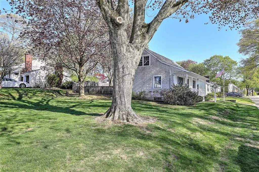 32 Glengrove Avenue Cranston RI 02910