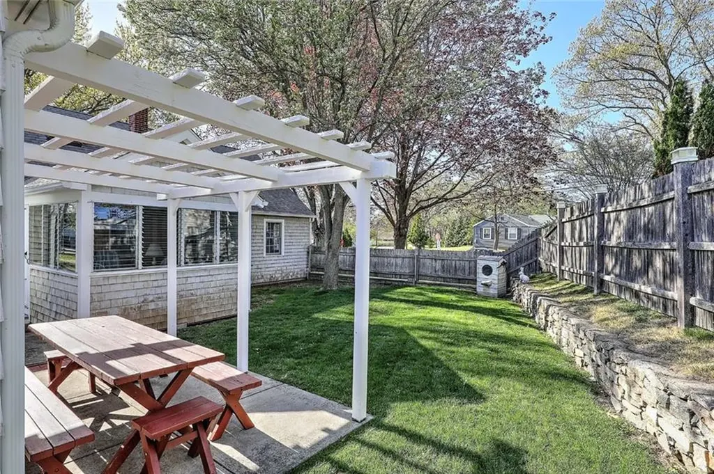 32 Glengrove Avenue Cranston RI 02910