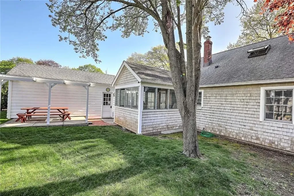 32 Glengrove Avenue Cranston RI 02910