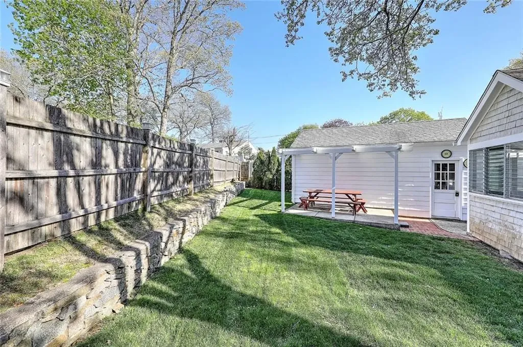 32 Glengrove Avenue Cranston RI 02910