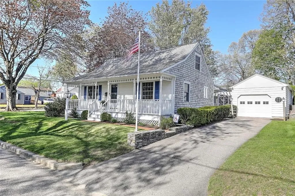 32 Glengrove Avenue Cranston RI 02910