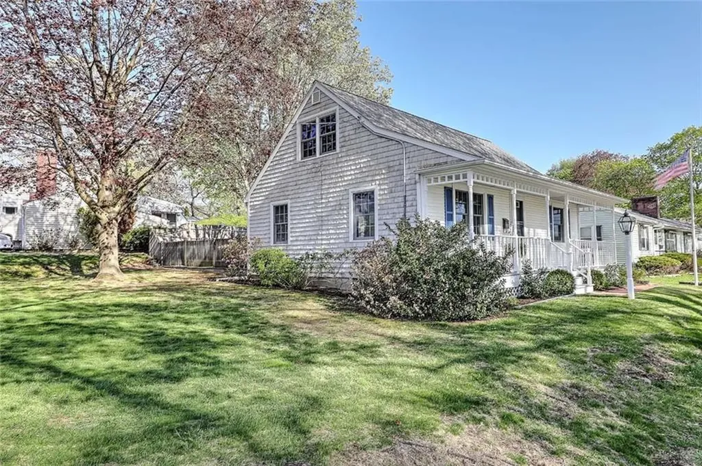 32 Glengrove Avenue Cranston RI 02910