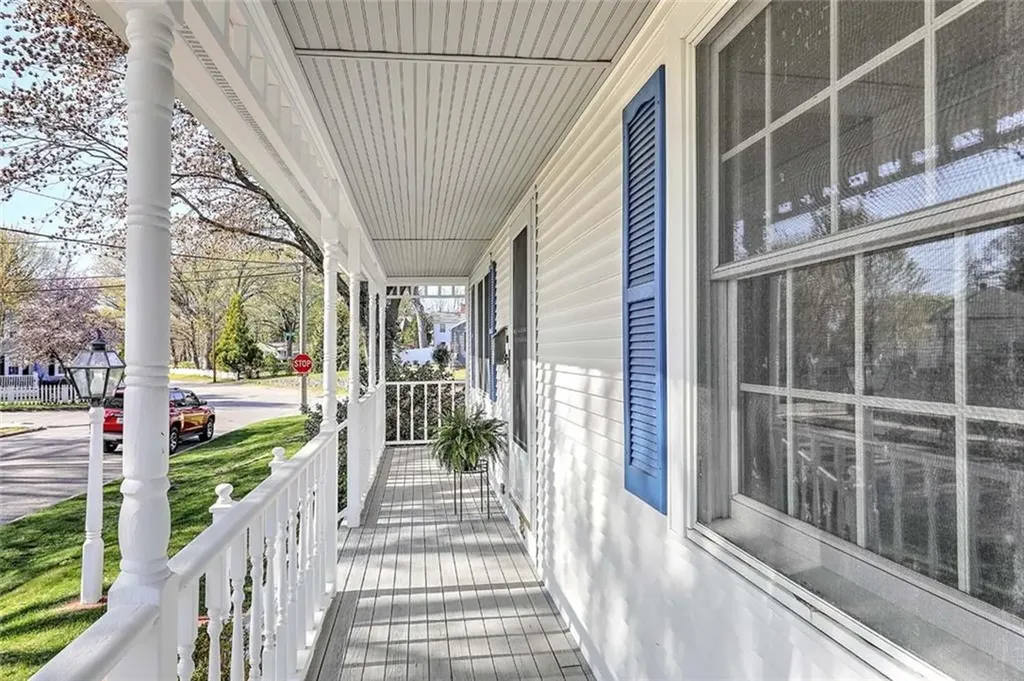 32 Glengrove Avenue Cranston RI 02910