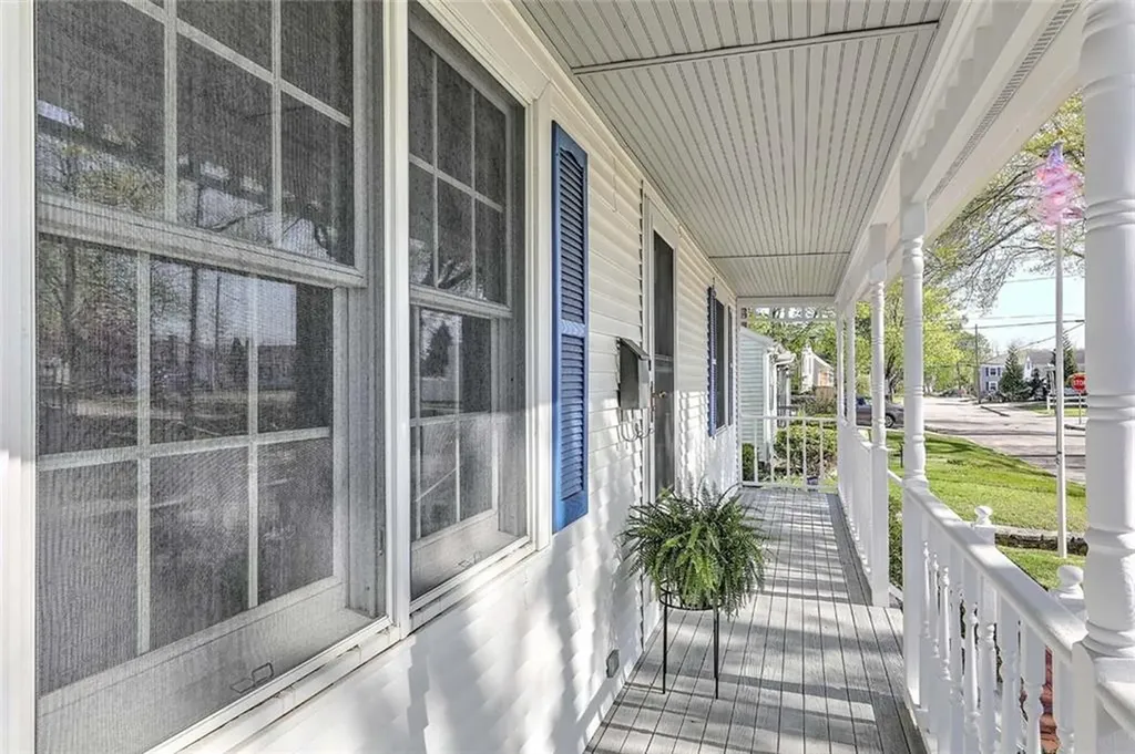 32 Glengrove Avenue Cranston RI 02910